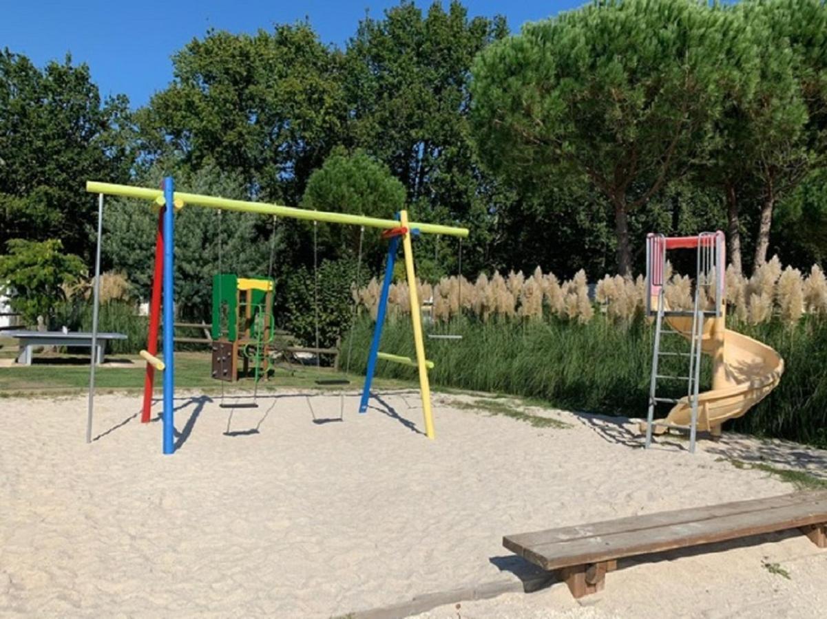 ホテルCamping La Chesnays ヴァンデ・モンタリヴェ エクステリア 写真