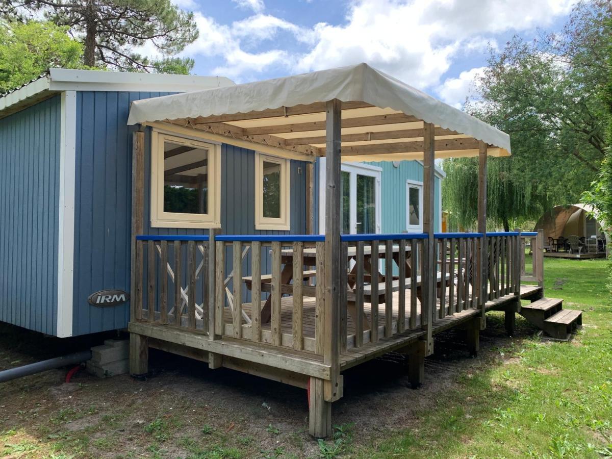 ホテルCamping La Chesnays ヴァンデ・モンタリヴェ エクステリア 写真