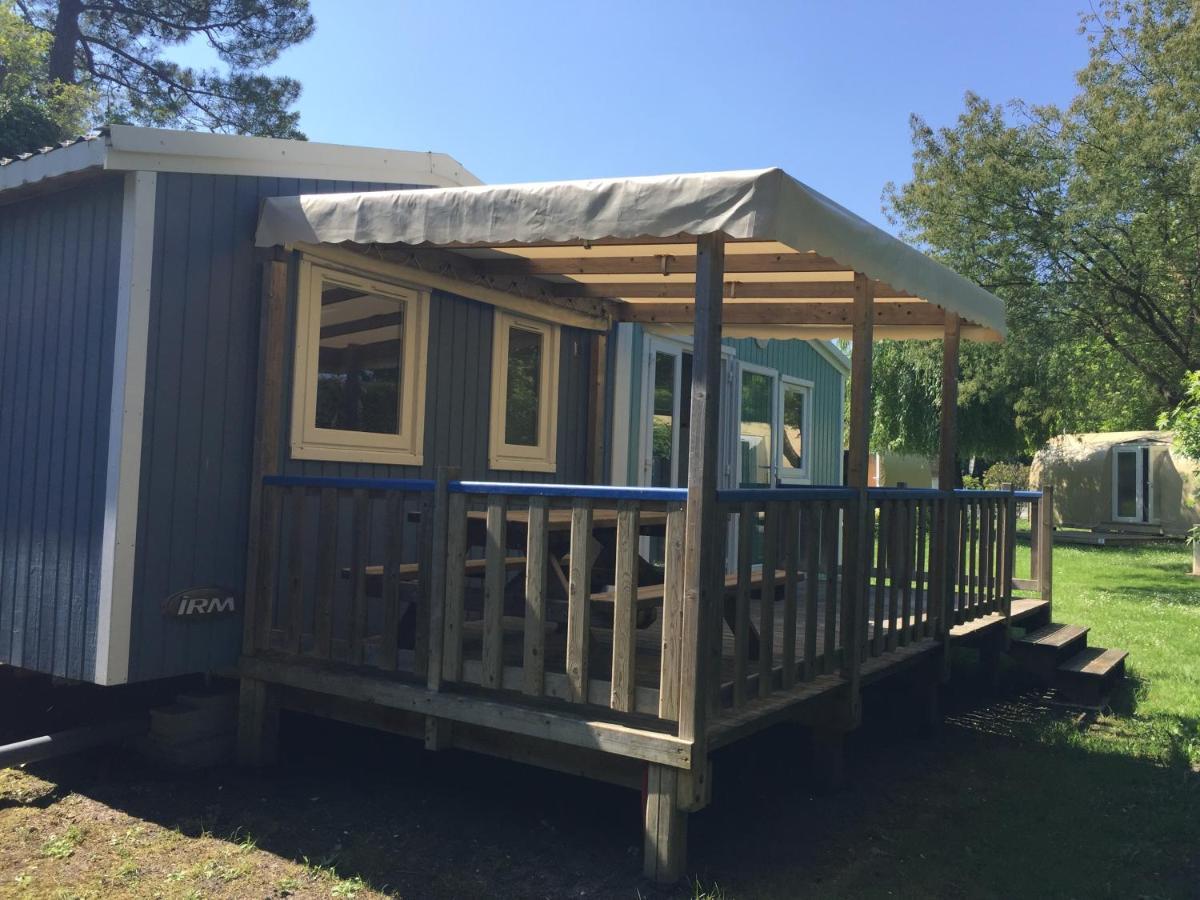 ホテルCamping La Chesnays ヴァンデ・モンタリヴェ エクステリア 写真
