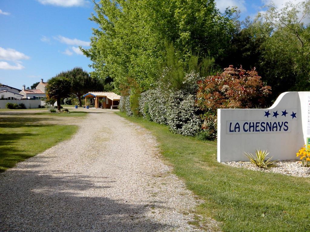 ホテルCamping La Chesnays ヴァンデ・モンタリヴェ エクステリア 写真