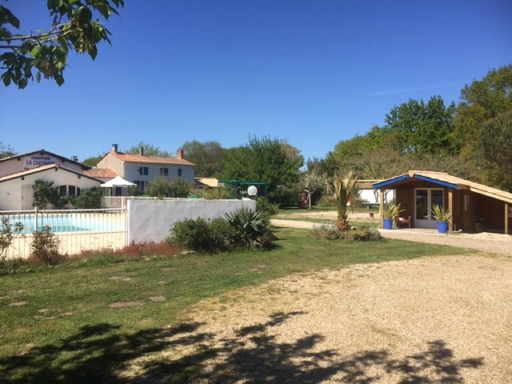 ホテルCamping La Chesnays ヴァンデ・モンタリヴェ エクステリア 写真