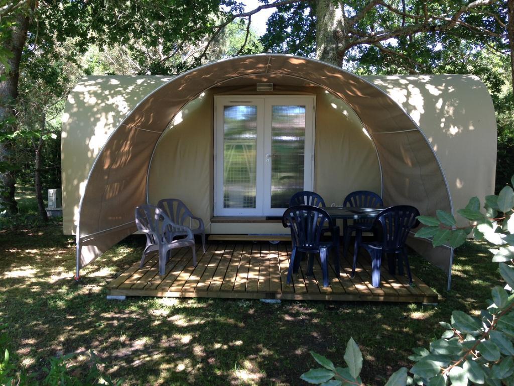 ホテルCamping La Chesnays ヴァンデ・モンタリヴェ エクステリア 写真