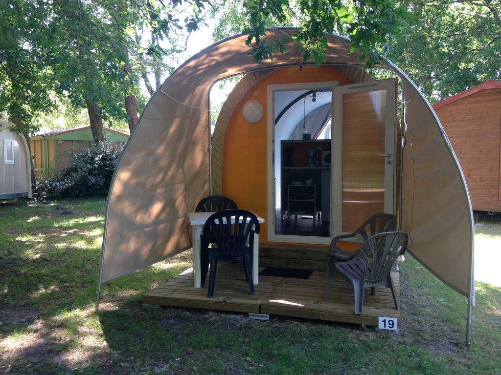 ホテルCamping La Chesnays ヴァンデ・モンタリヴェ エクステリア 写真
