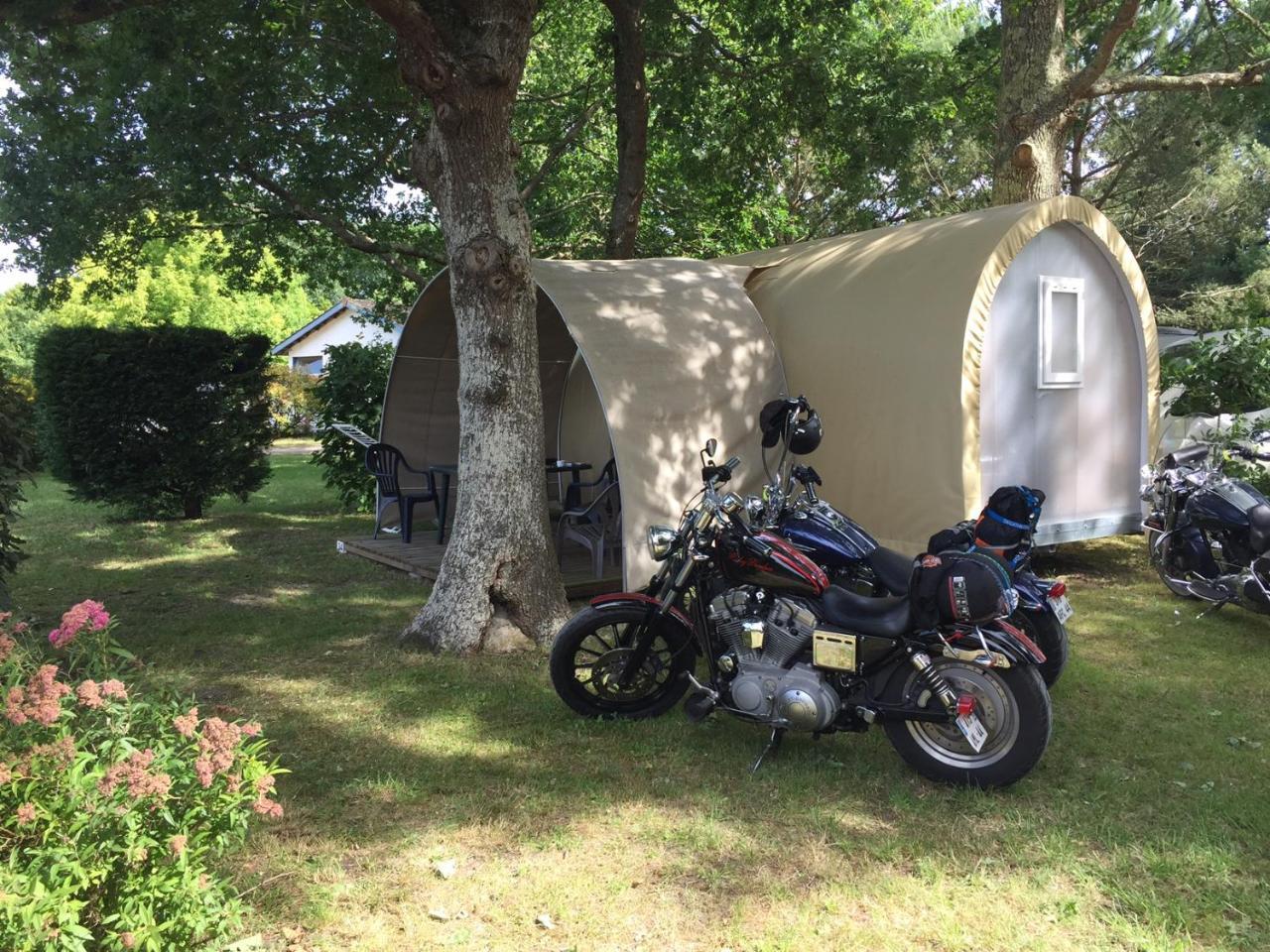 ホテルCamping La Chesnays ヴァンデ・モンタリヴェ エクステリア 写真